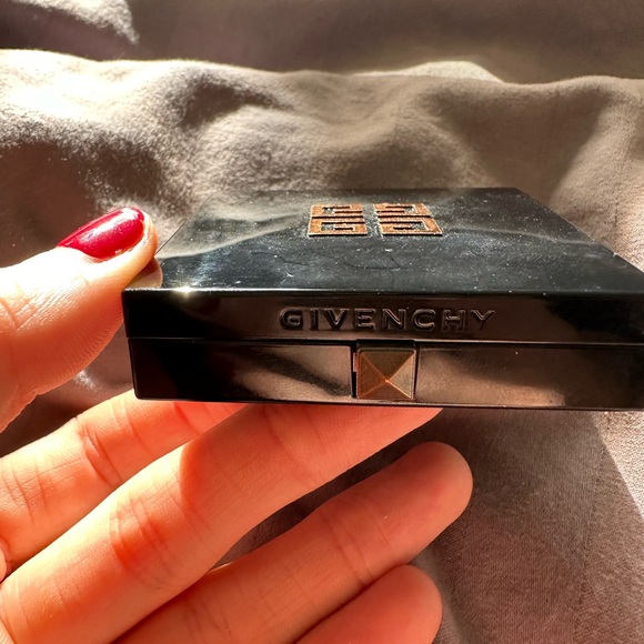 Givenchy Healthy Glow Powder Bronzer - Picture 3 of 3
